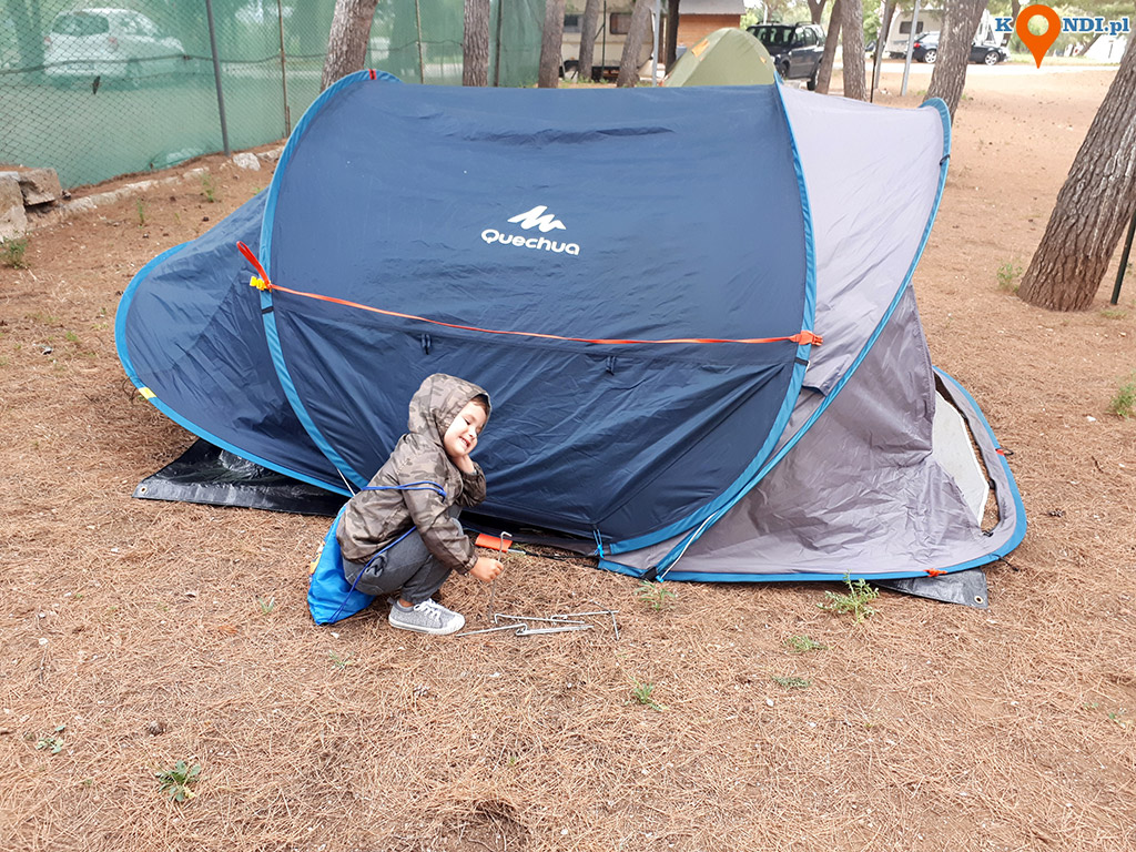 namiot-2-seconds-574lzx-1.jpg Jaki namiot wybrać? Test namiotu kempingowego Quechua 2 seconds 3 XL Air Decathlon TravelPasja.pl - obrazek 1