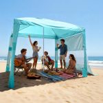 VEVOR Beach Cabana, namiot plażowy 2,4 x 2,4 m ze ścianą boczną, ochrona przeciwsłoneczna UPF 50+, pawilon plażowy z workami z piaskiem, regulowana ...