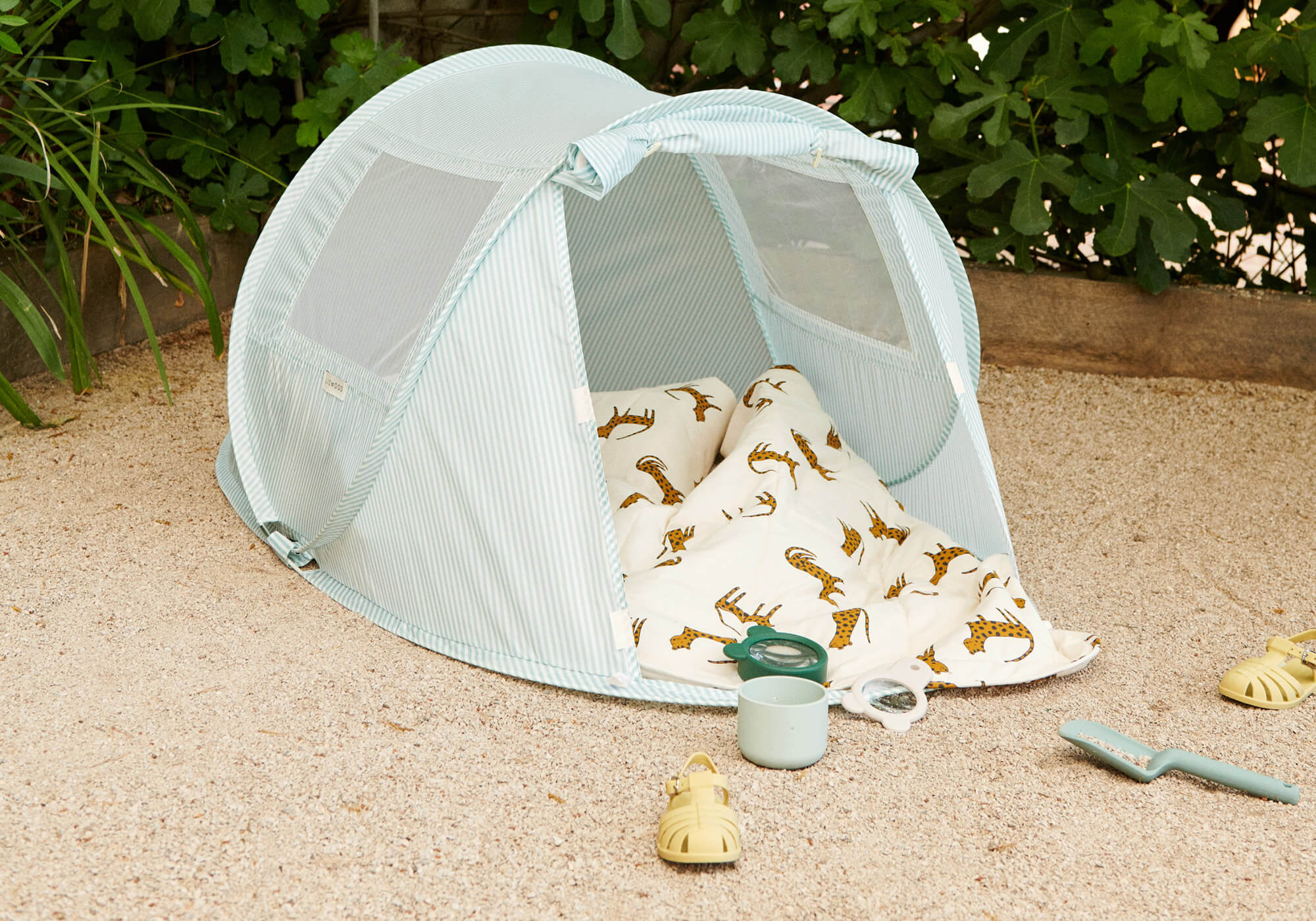 namiot-na-plaze-dla-dziecka-421hkd-1.jpg Jak wybrać namiot plażowy dla dzieci? O te kwestie musisz zadbać Mini Bubu Family Concept Store - obrazek 1