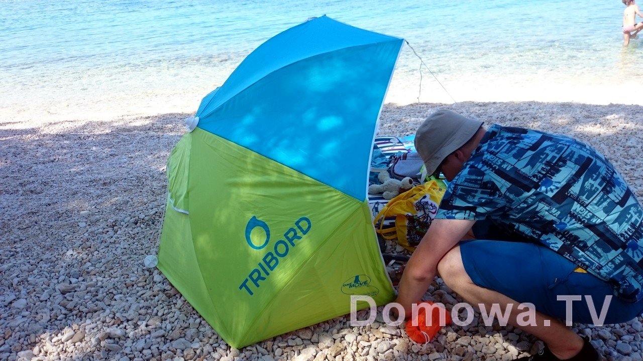 namiot-na-plazy-379xno.jpg 5 rzeczy, które musisz wziąć na plażę (z dziećmi) | domowa.tv - obrazek 1