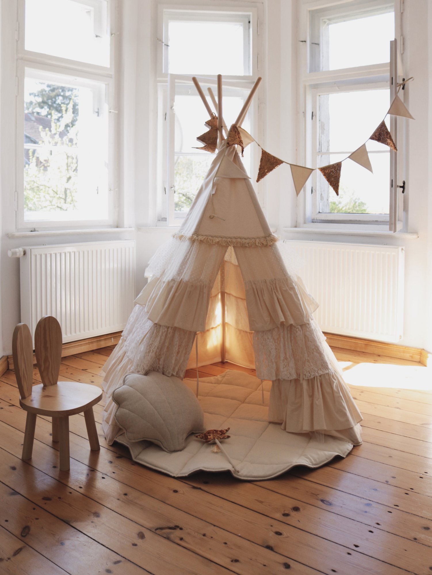 namiot-tipi-dla-dziewczynki-649zuj-1.jpg Namiot tipi z falbanami "Shabby chic" - obrazek 1